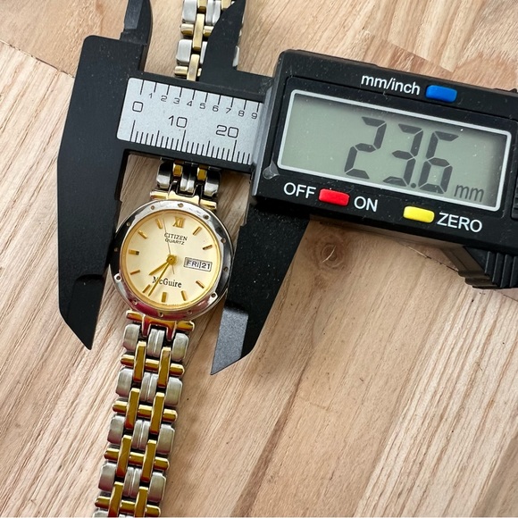 Citizen Quartz ladies gold tone silver tone dress watch NEW BATTERY - Picture 8 of 9